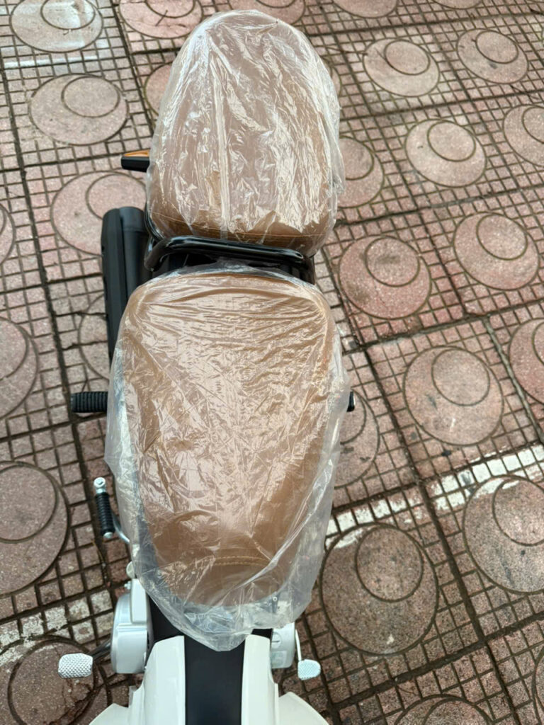 Yên xe đôi tách rời đầy phong cách