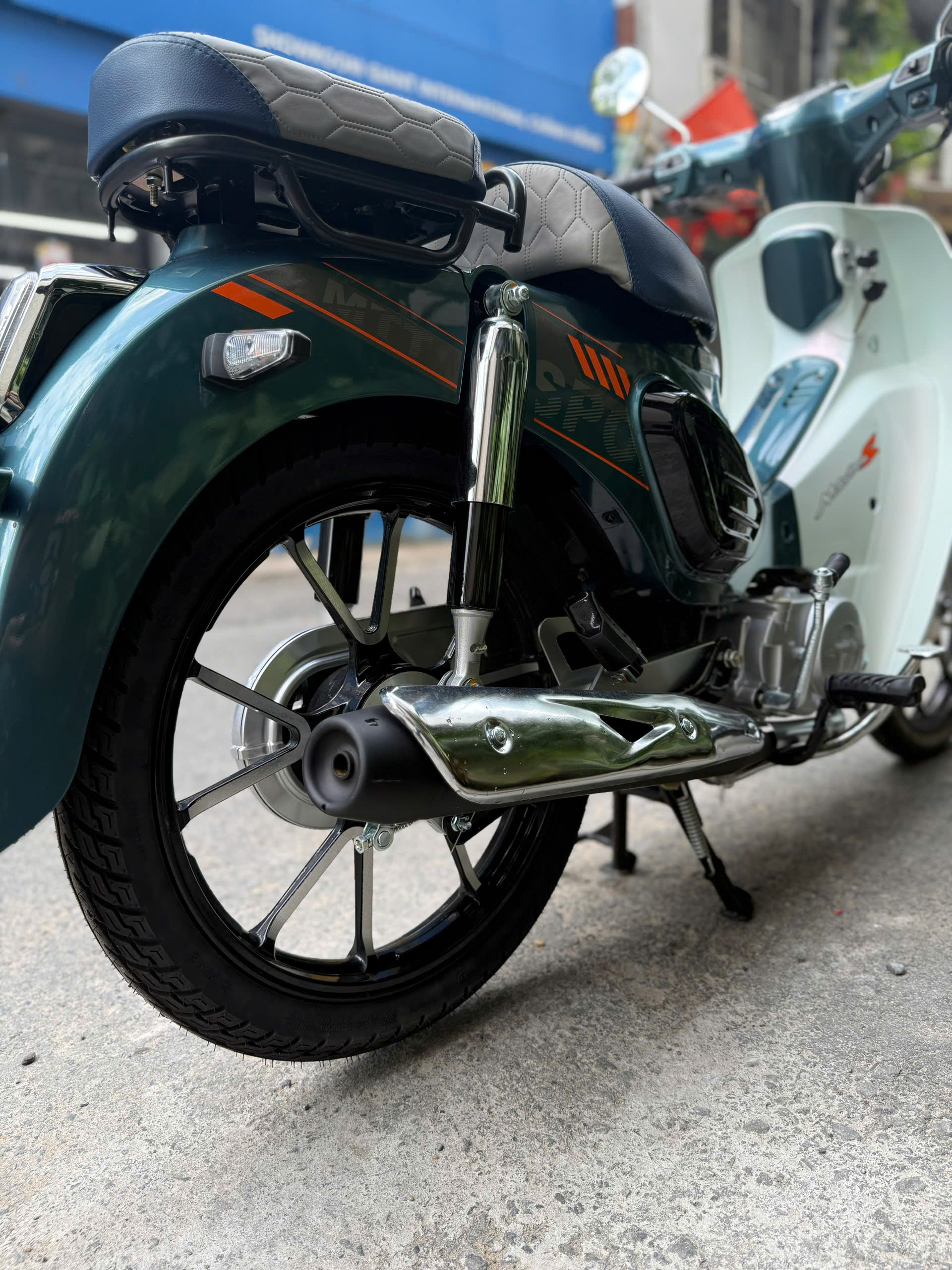 z7137050956757_85e997a888bf4eb9f35c3ff3c87d703f