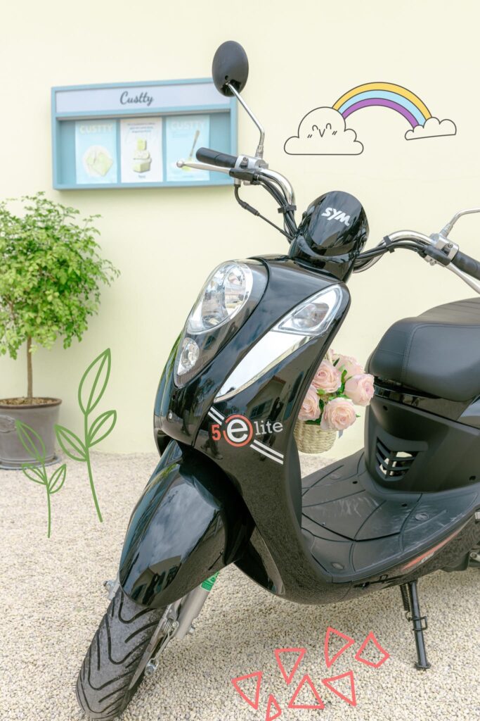 Thiết kế xe ga 50cc Elite SYM Đen Mờ/Đỏ Mận