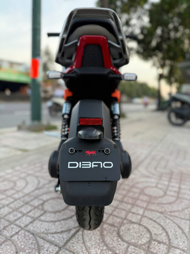 Xe sử dụng giảm xóc thương hiệu Showa