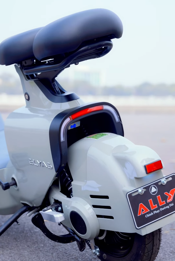 4 bình ắc quy dung lượng 20Ah,