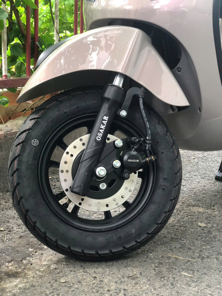 Lốp không săm và vành hợp kim