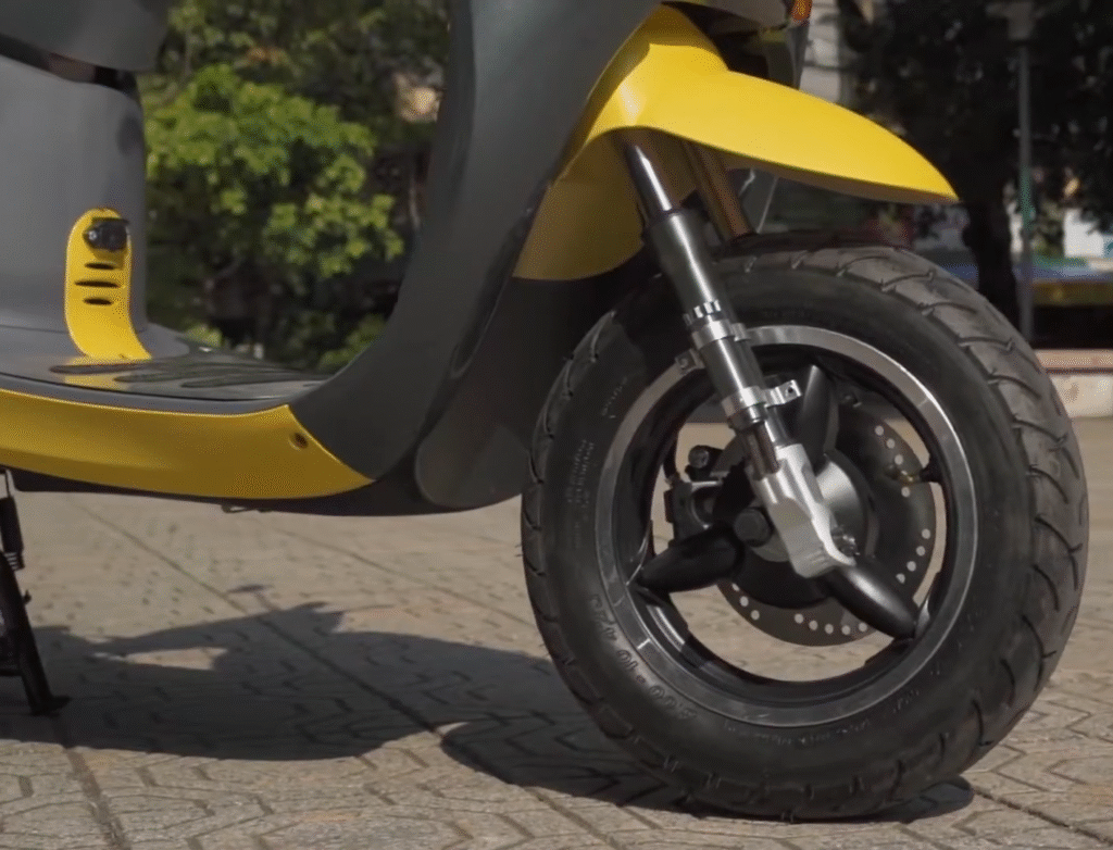 Phanh đĩa được trang bị cho cả bánh trước và bánh sau