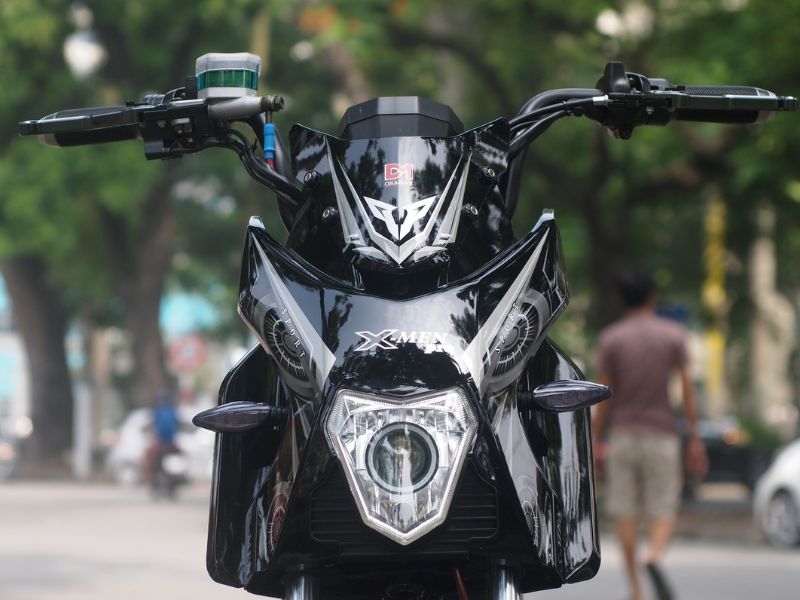 Phần đầu xe được tạo hình góc cạnh