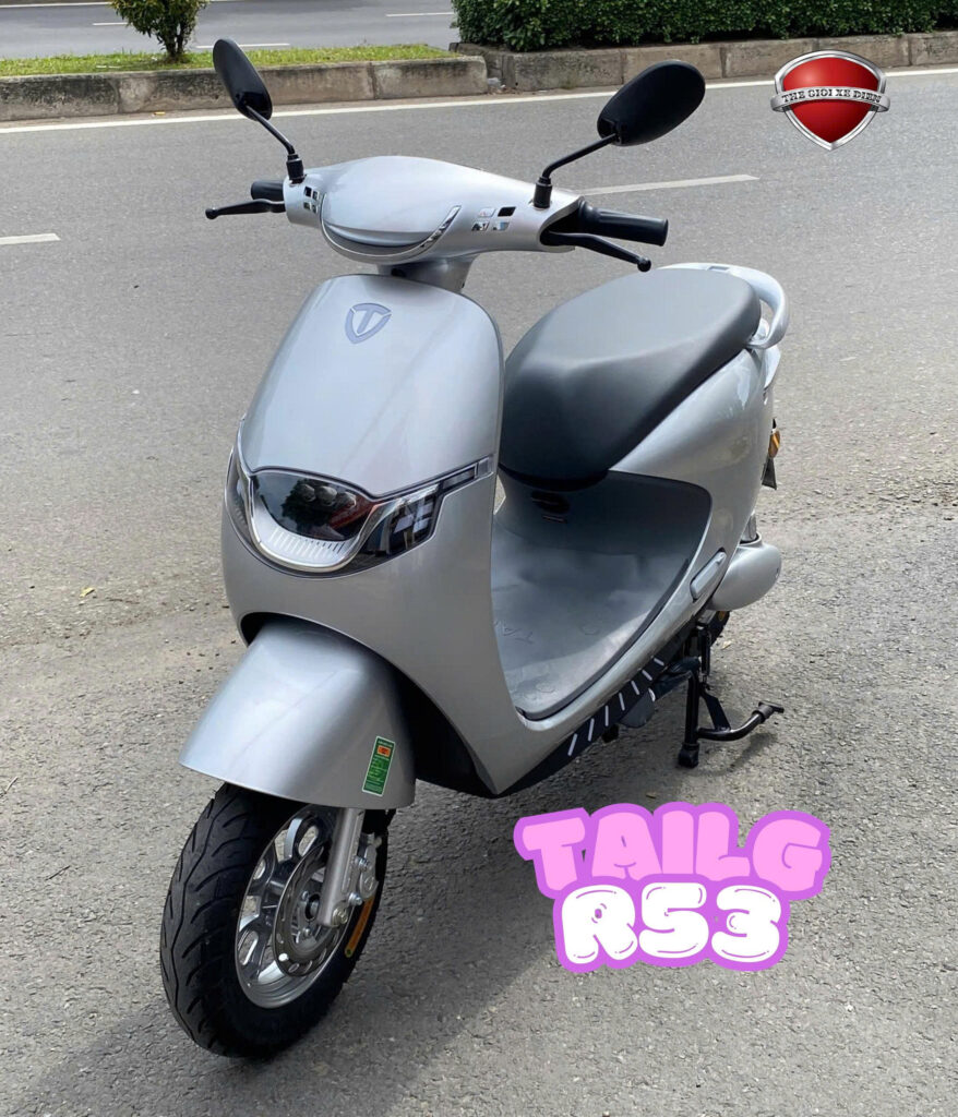 Yên xe êm và sàn để chân rộng