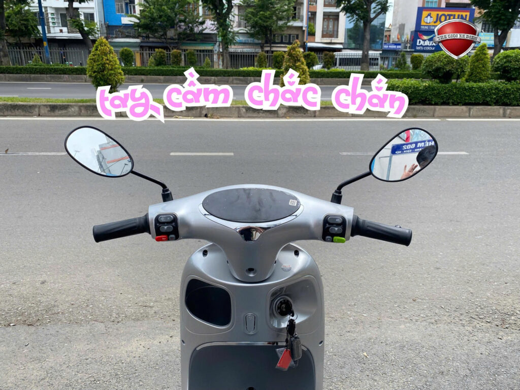Tay lái tích hợp nút chức năng thông minh