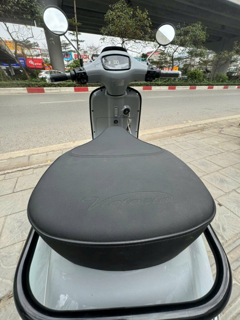 Yên xe được bọc da cao cấp