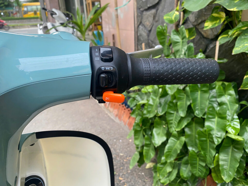 Động cơ 1400W tăng tốc mượt, leo dốc tốt