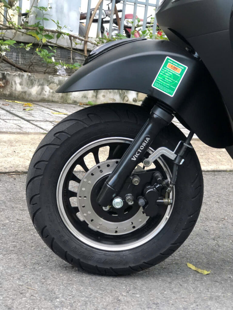 Vành xe đúc chắc chắn, lốp không săm an toàn