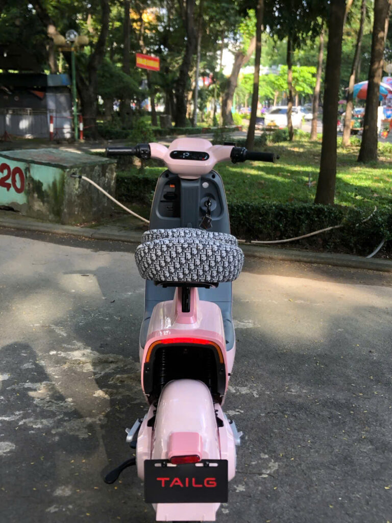 Trang bị đầy đủ phụ kiện kèm theo xe