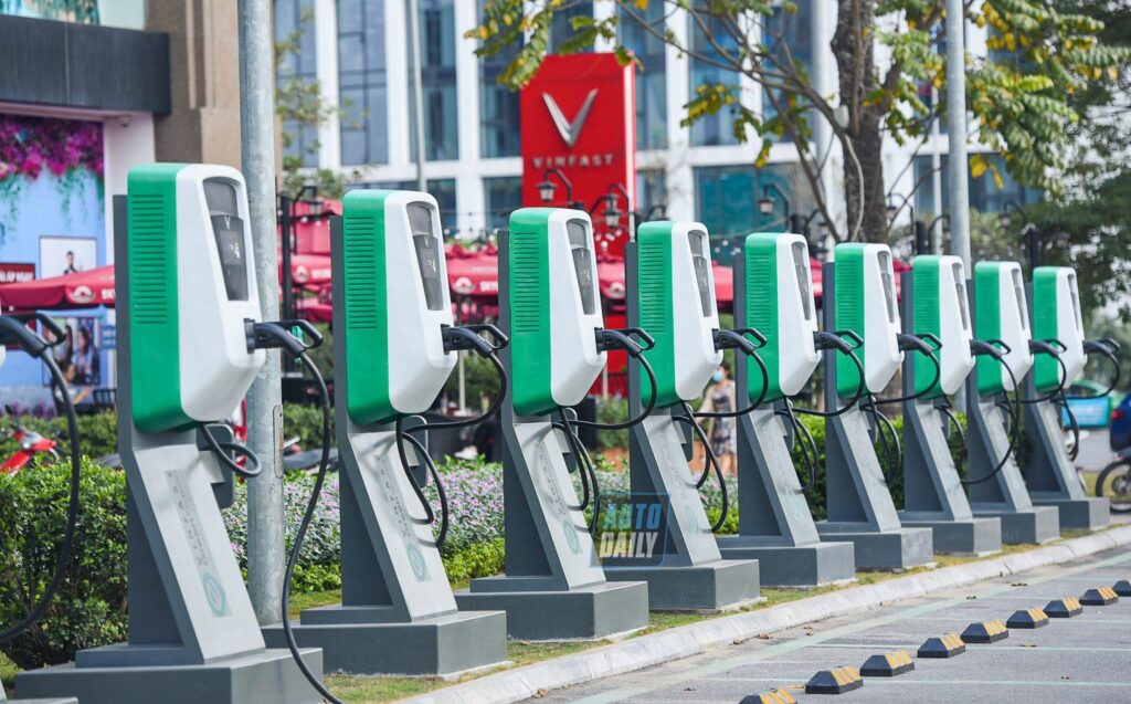 Hà Nội ráo riết rà soát quỹ đất để xây dựng mạng lưới trạm sạc xe điện