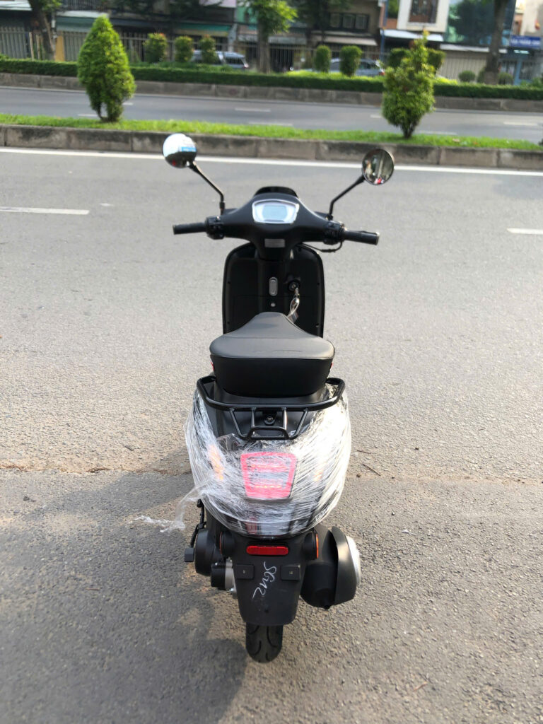 Người lớn tuổi bởi thiết kế nhỏ gọn, dễ dắt xe