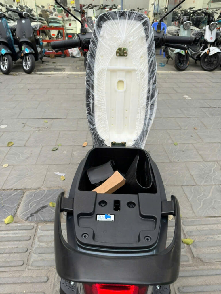 Thời gian sạc đầy pin khoảng 5–6 giờ