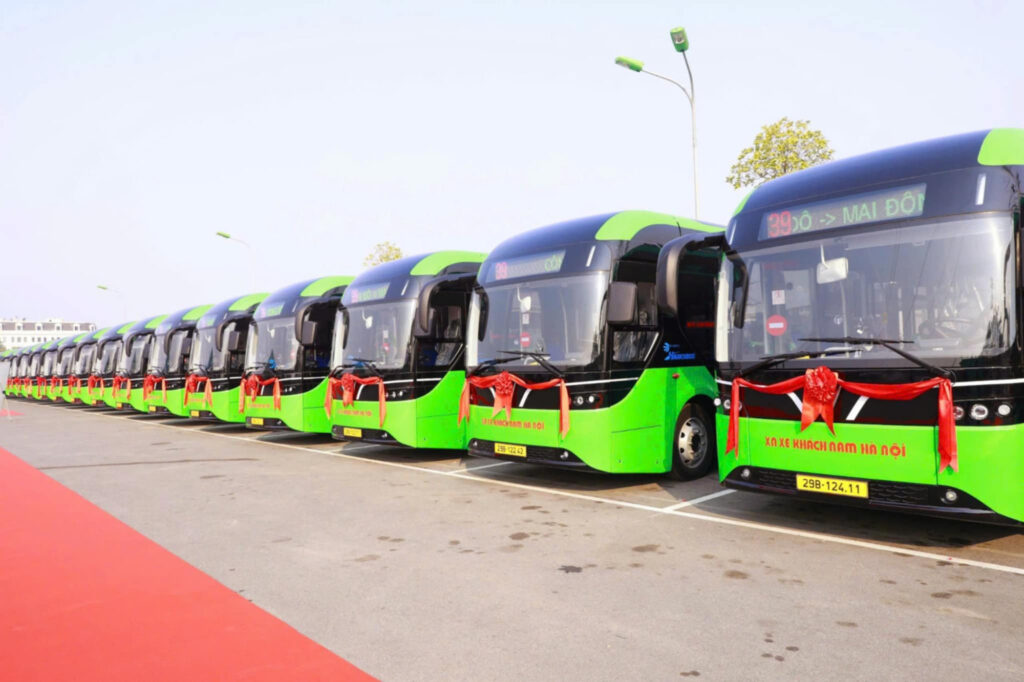 Dòng xe buýt điện vận hành thân thiện môi trường