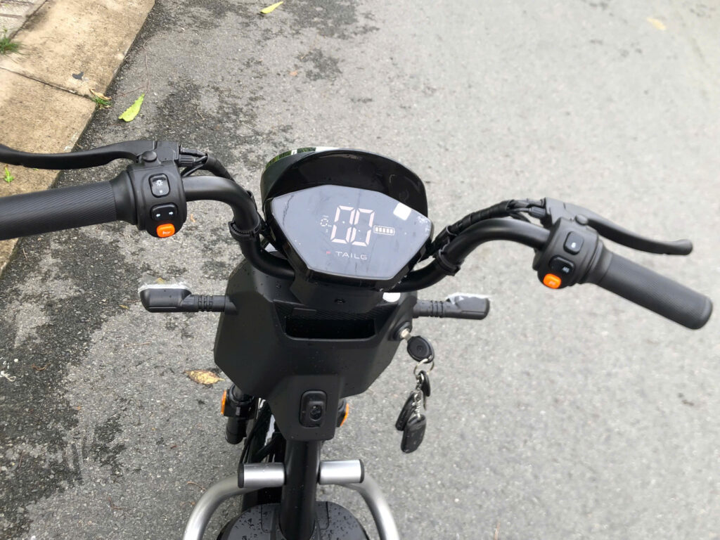Cách bật khóa và khởi động xe đúng cách